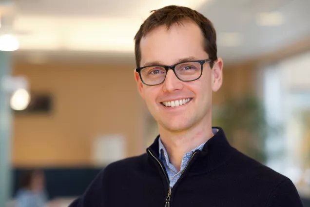 Picture of Daniel Bexell in a black sweater standing in the lab corridor.